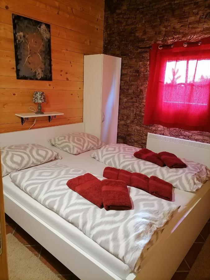 Apartma Suzy Pobegi Exterior photo